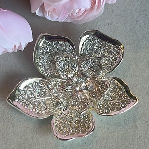 Swarovski Flower Brooch Pin In Silver And Crystals NEW
